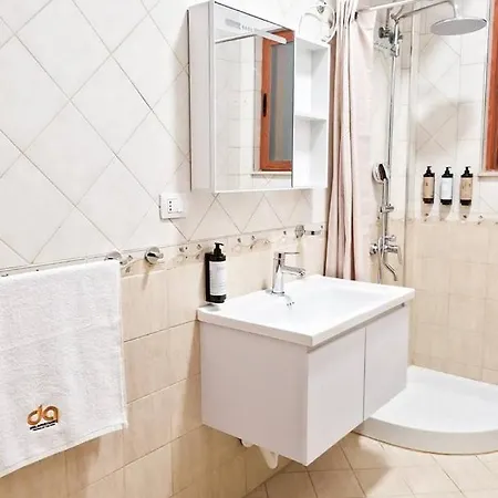 Bed and breakfast Kvmuaci Majli Albgolem Golem (Tirana)